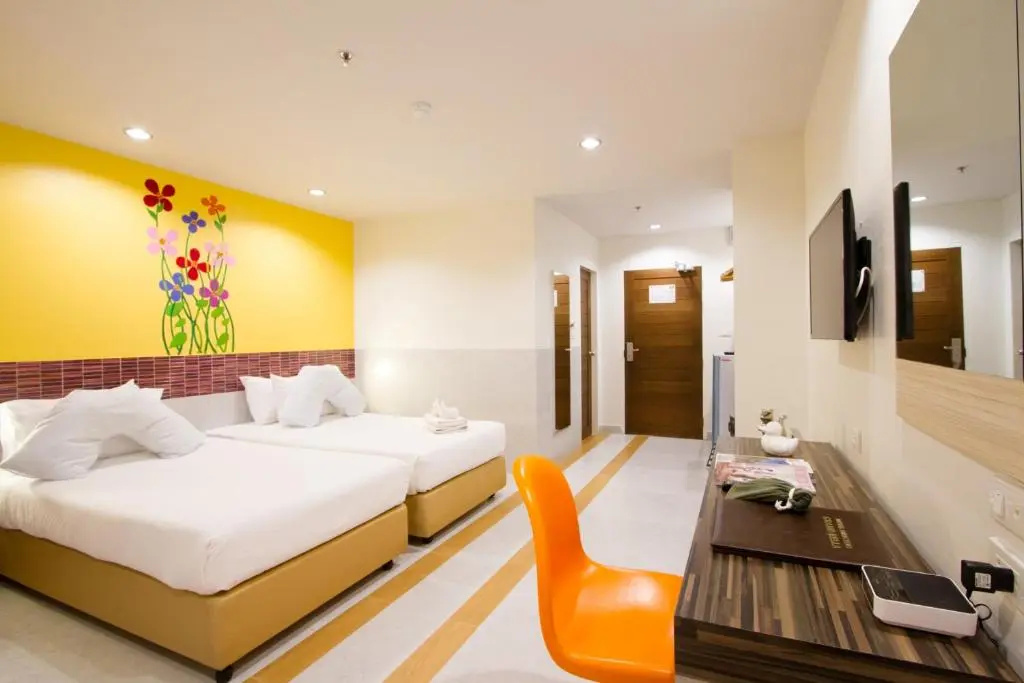 Deluxe Double room with pool view (twin beds)