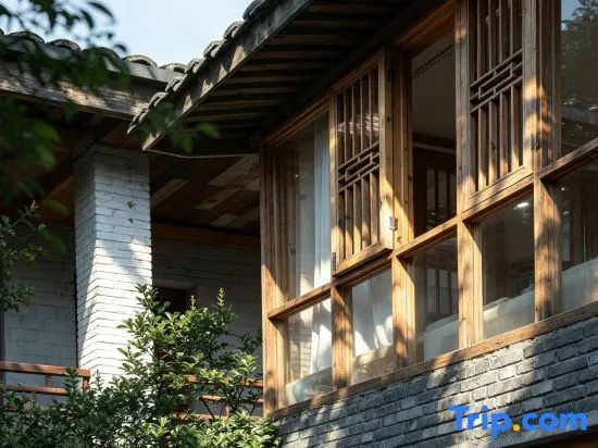 Liuba Front and Back Courtyard Themed Homestay (Old Street)