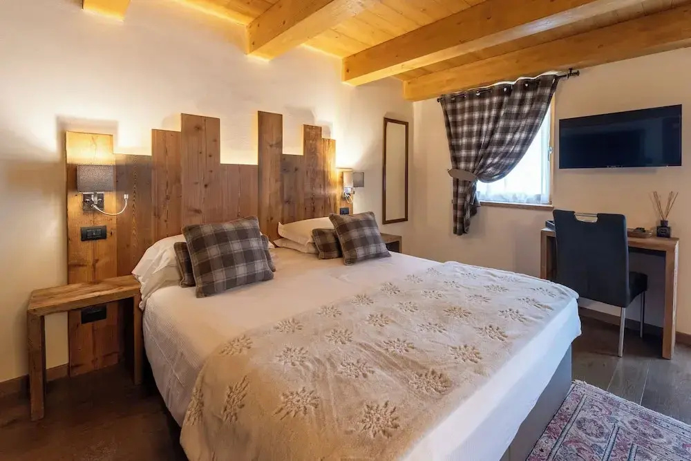 Superior Double room with balcony (full double bed)