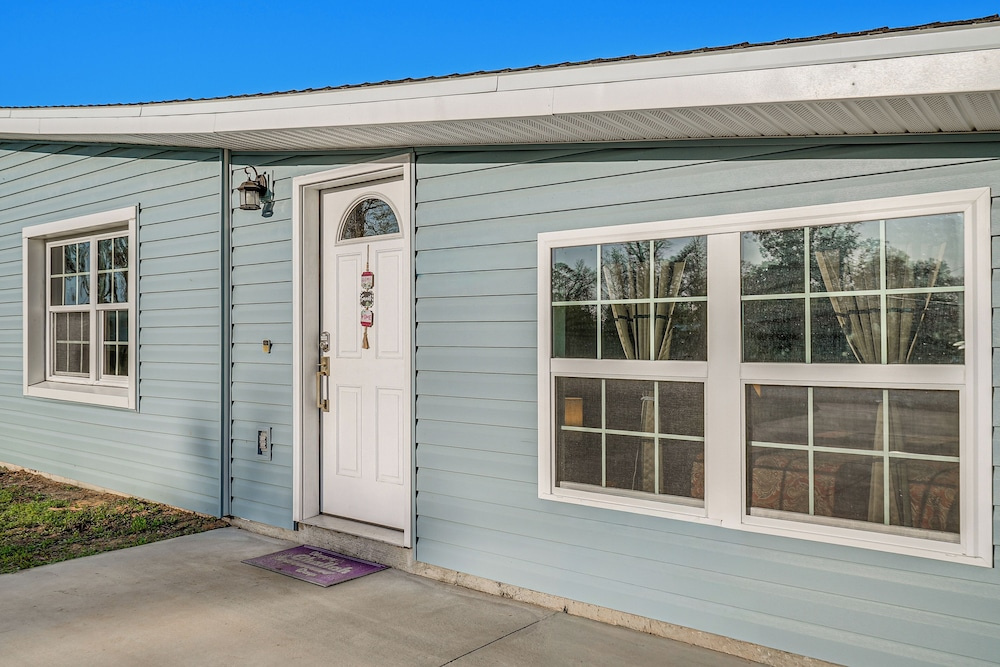 5 Mi to Dtwn Panama City! Family Haven w/ Patio