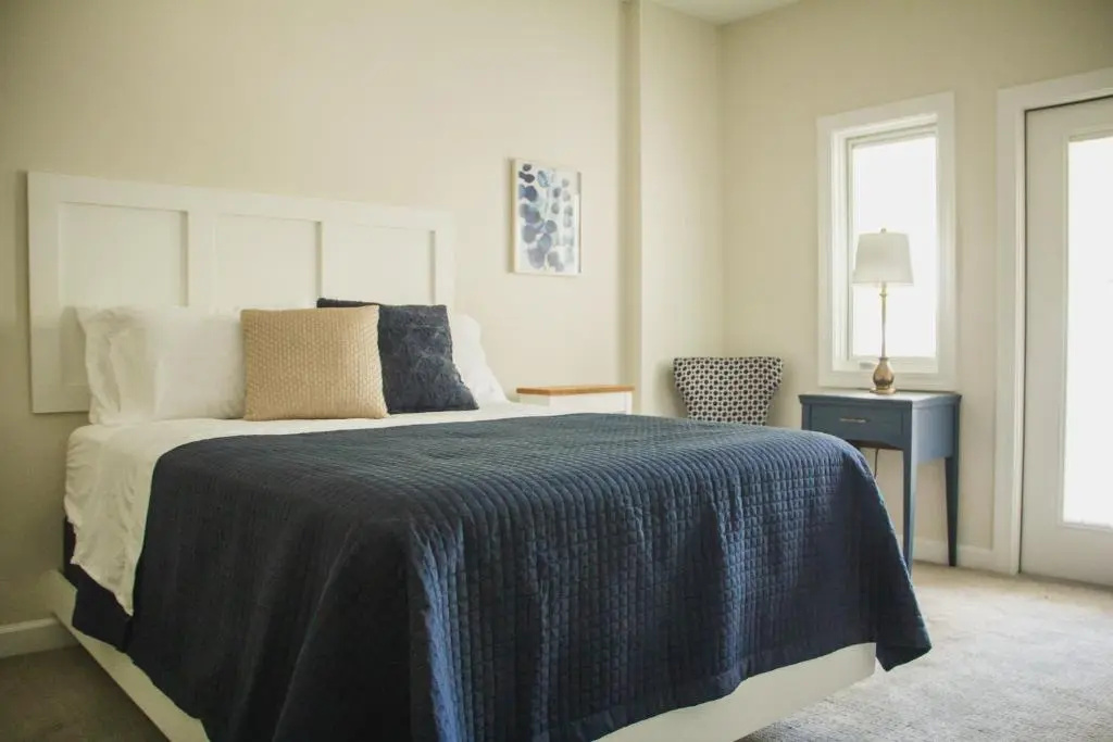 Double Suite (full double bed)