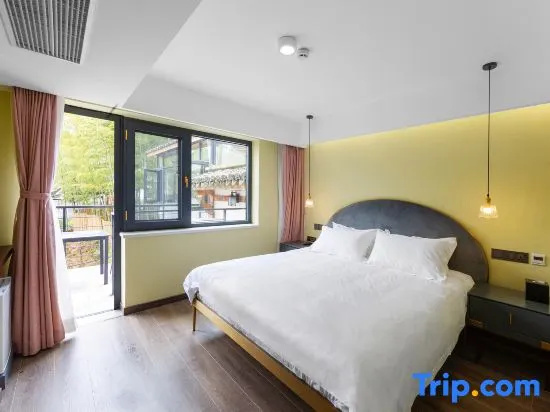 Premium Double room (full double bed)