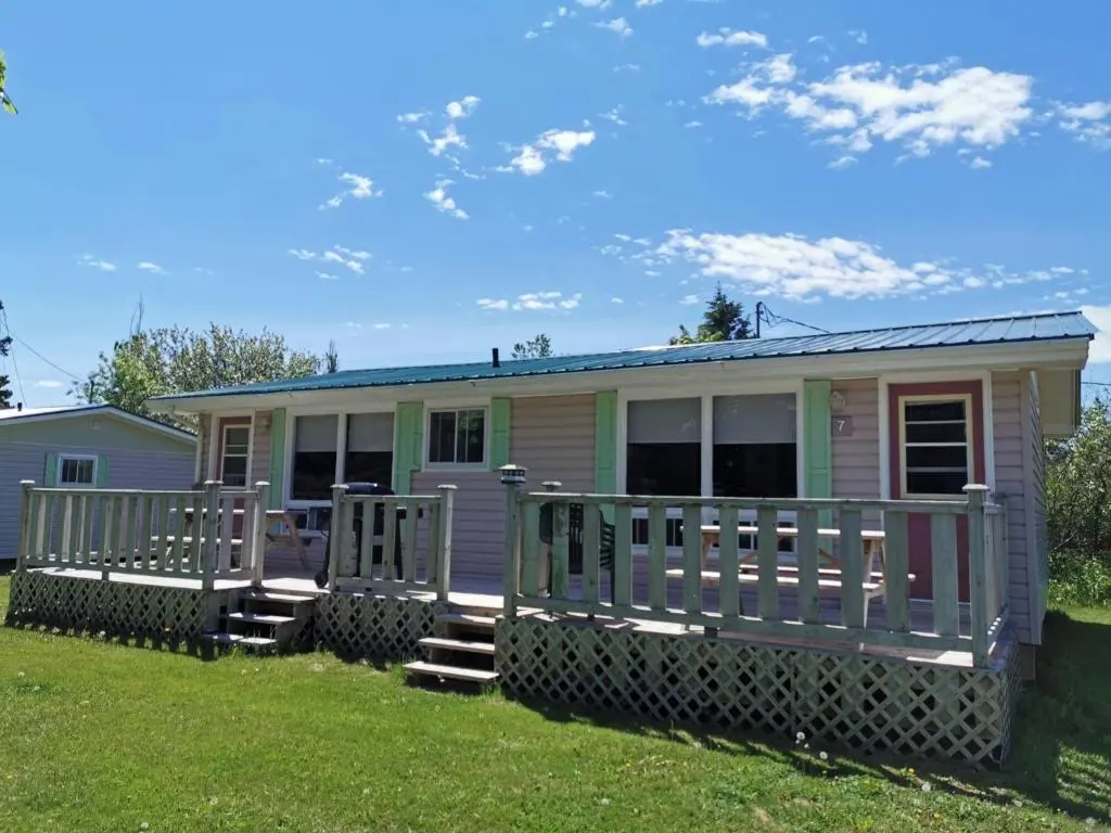4 Bedrooms Cottage