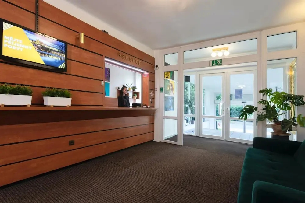 Lobby & Reception