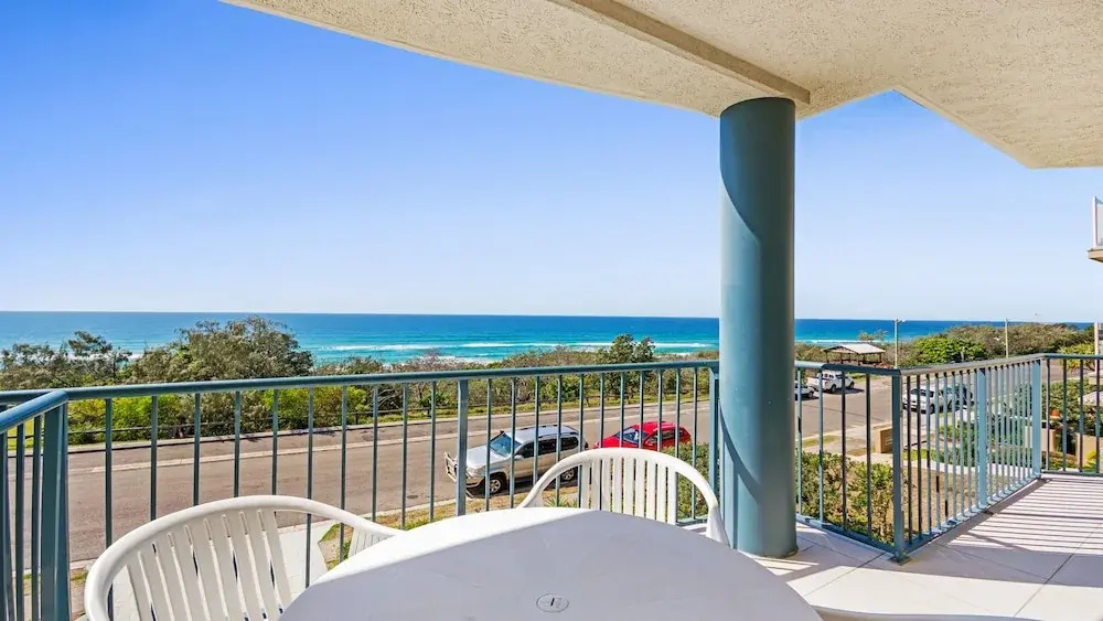 2 Bedrooms Apartment with balcony and beachfront