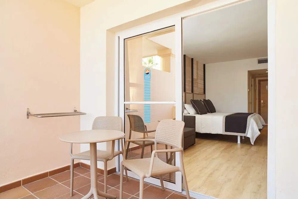 Invisa Hotel Club Cala Blanca - Chambres