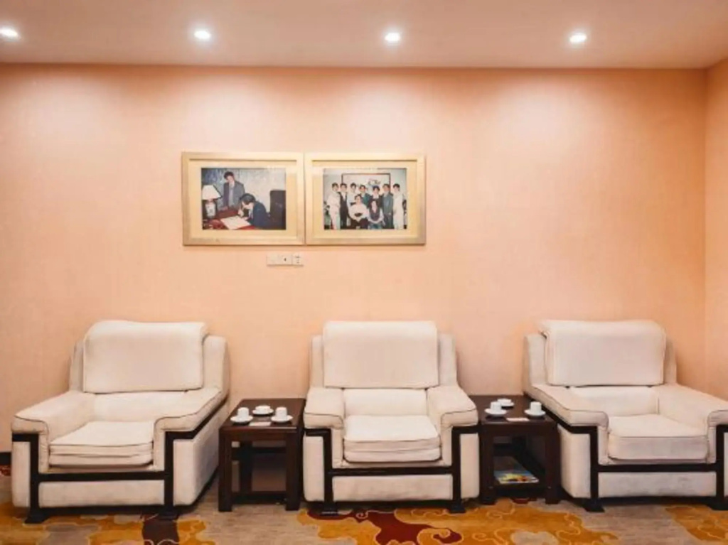 Liuzhou Hotel （South Gate） - фото 9