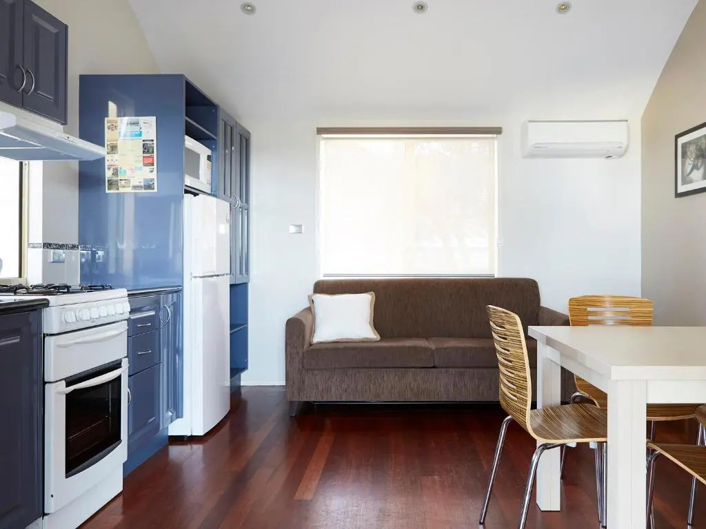 標準泳池景四人房