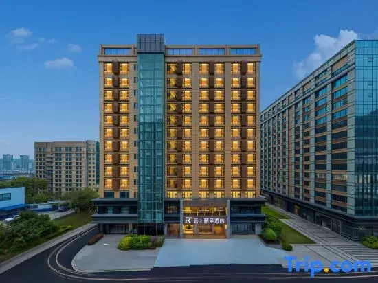 Yunshang Rezen Hotel (Guiyang Huaxi District Government Mingzhu Avenue Metro Station Branch)
