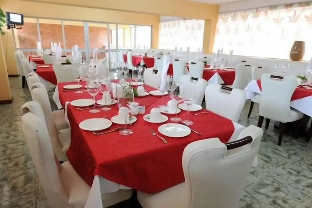 Hotel Ritz Sumbe - Général