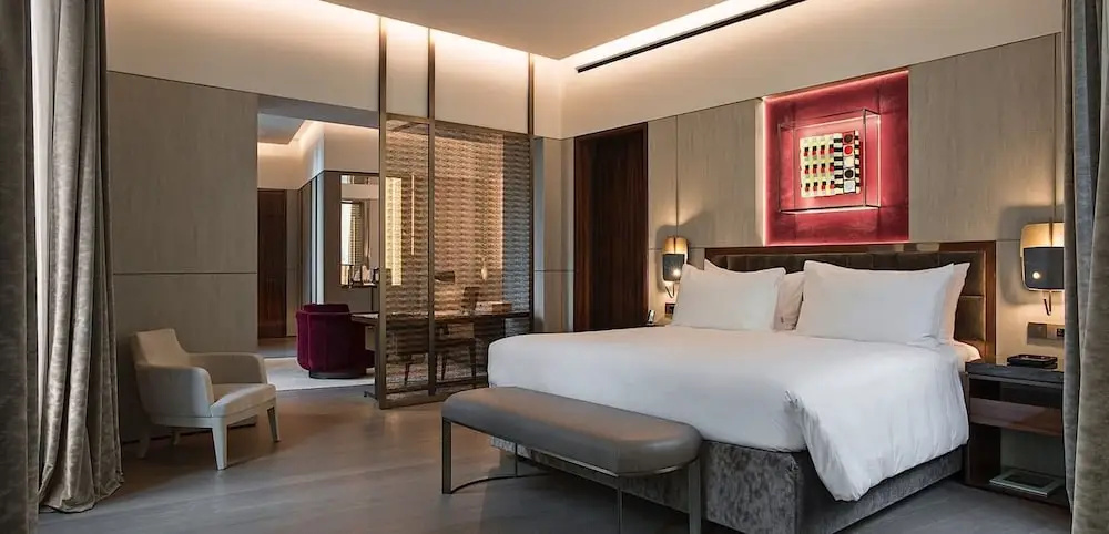 Corner 7 Suite