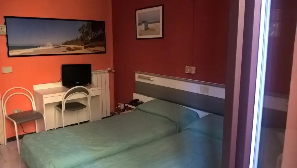 Double room (full double bed)