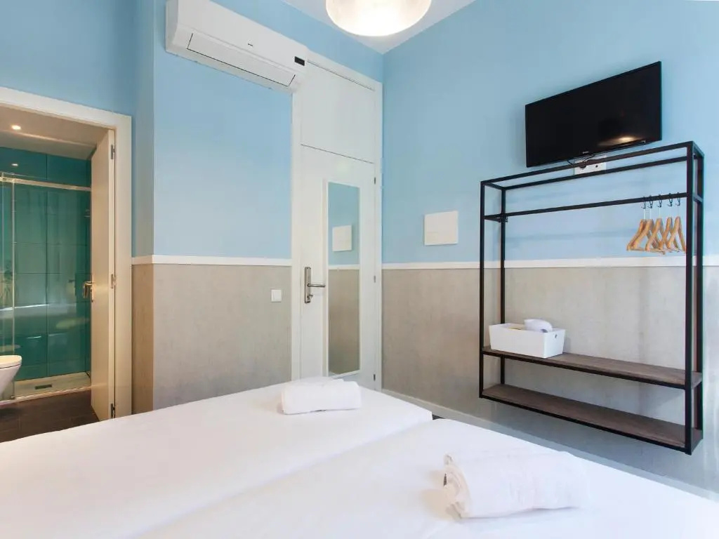 Standard Double room with city view (full double bed)
