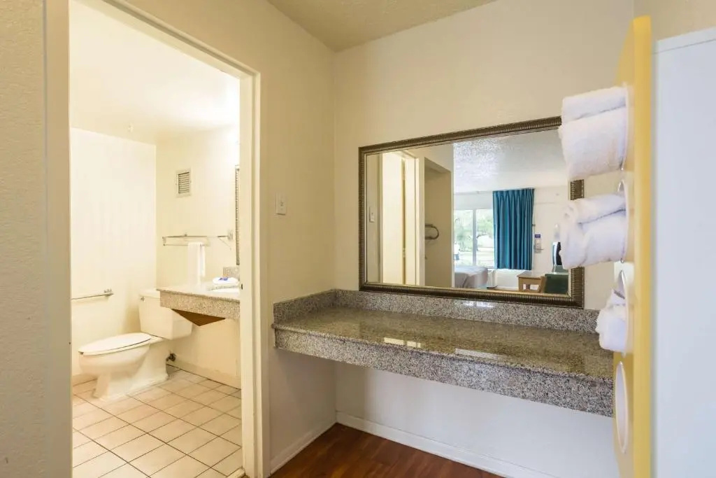Double room (full double bed)