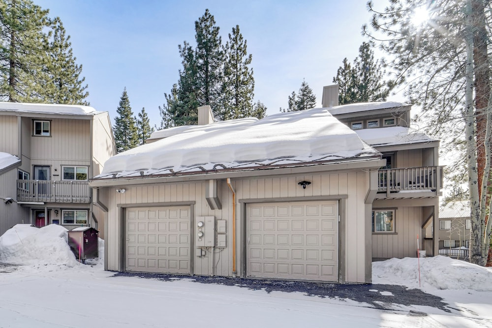 Ski, Golf & Hike! Incline Village Family Home