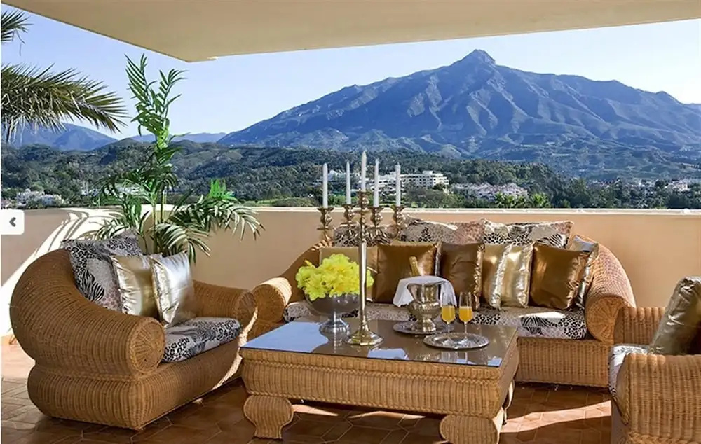 Unique Luxurious and Palacial Villa