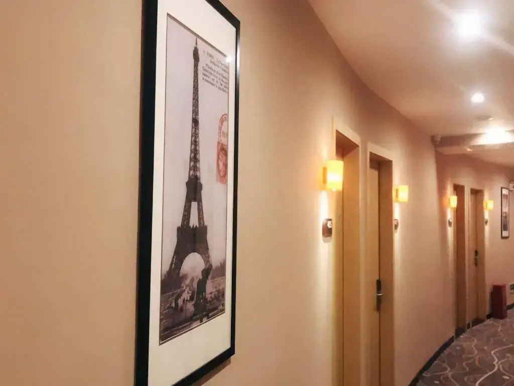 Lobby & Reception