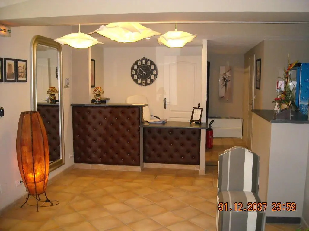 Lobby & Reception