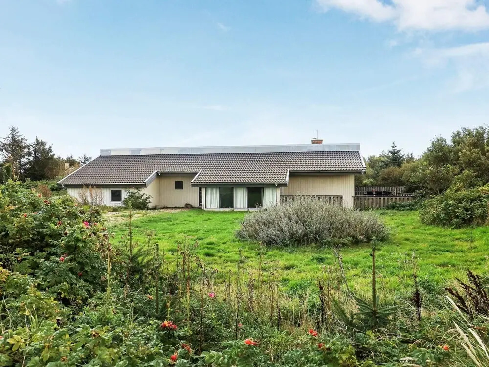 Коттедж в 9 Person Holiday Home in Hvide Sande
