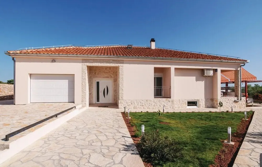 Beautiful Home in Gorica With Wifi and 4 Bedrooms
