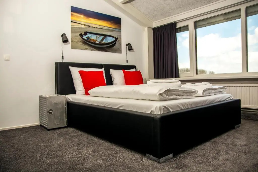 Standard room with lake view