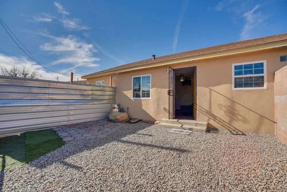 Sunlit Albuquerque Retreat: 3 Mi to Old Town!