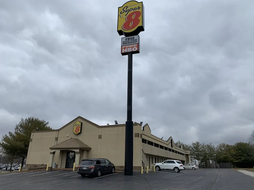 Super 8 By Wyndham Brownsburg