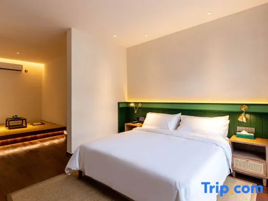 Deluxe Double room with view (full double bed)