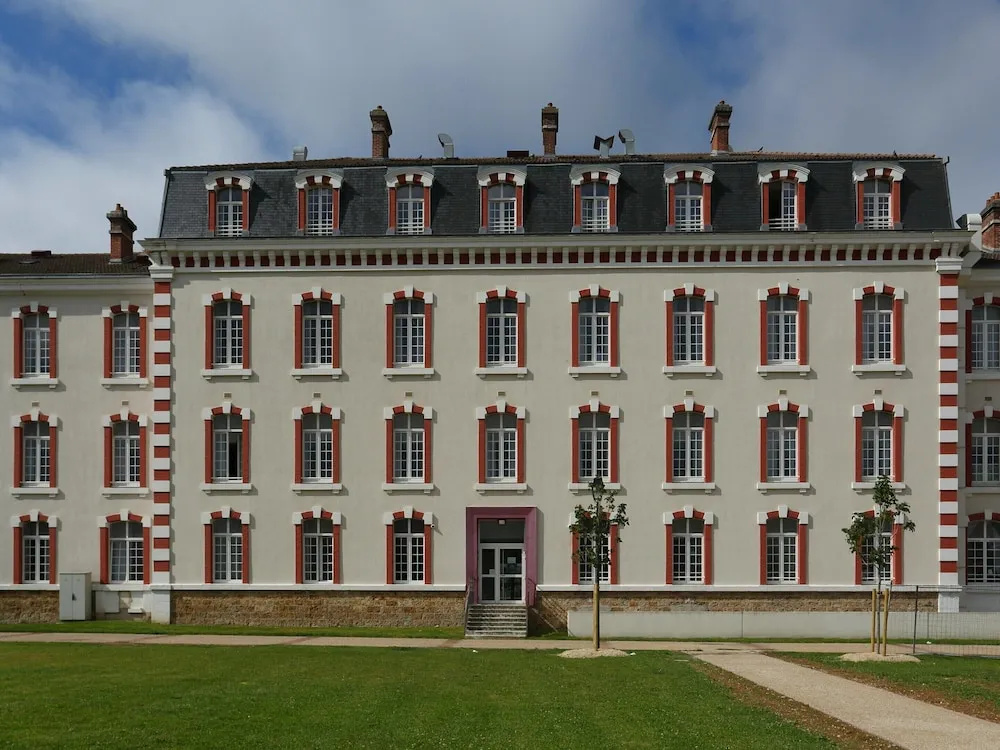 Heritage Stay for Four in Epernay