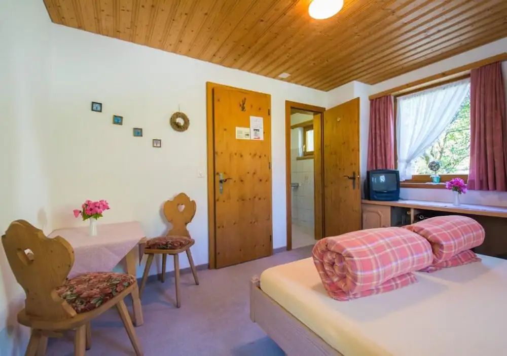 Classic Double room with balcony (full double bed)