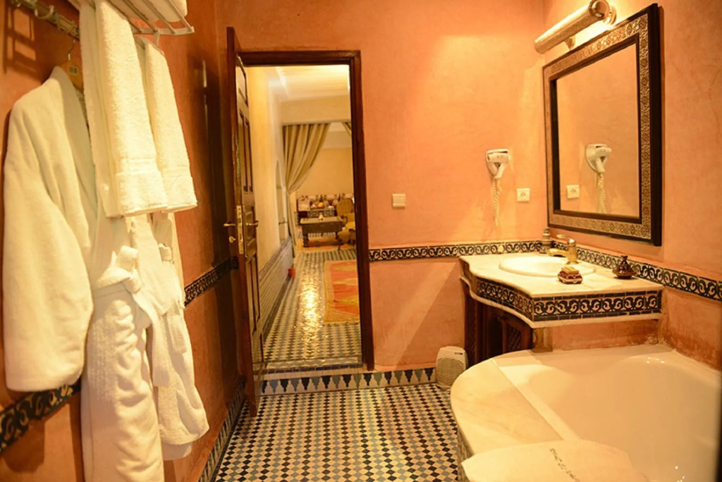 Riad El Yacout - Général