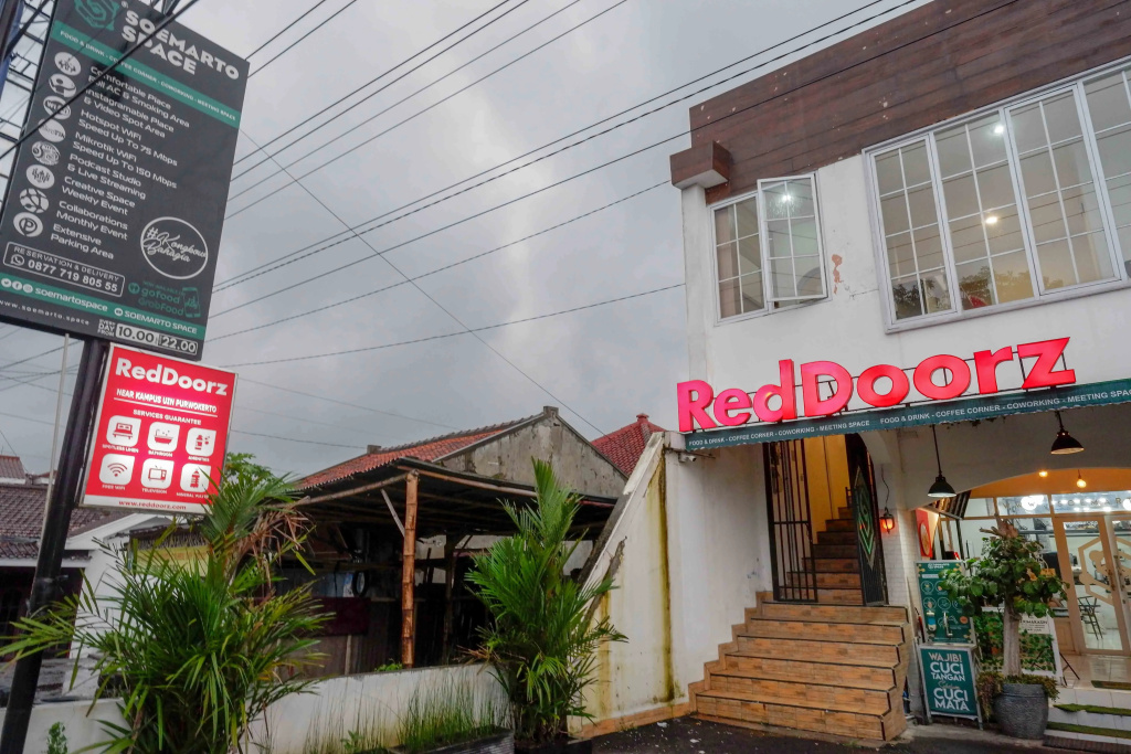 RedDoorz near Rita Super Mall Purwokerto