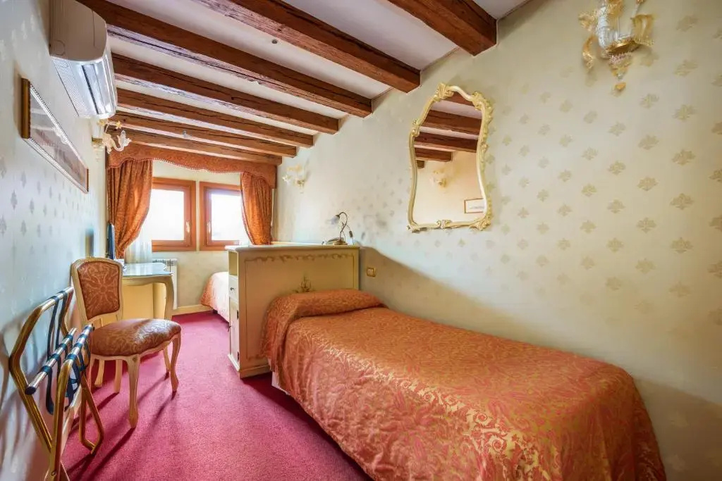 Economy Double room (twin beds)