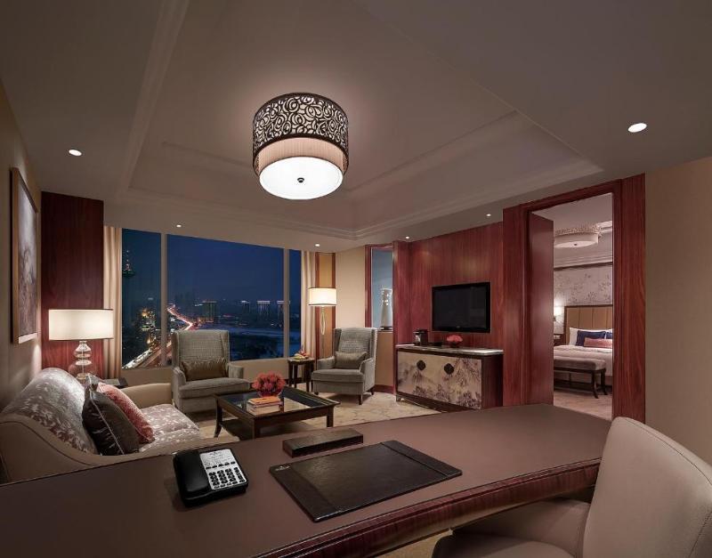 Двухместный люкс Deluxe двуспальная кровать в JEN Shenyang by Shangri-La