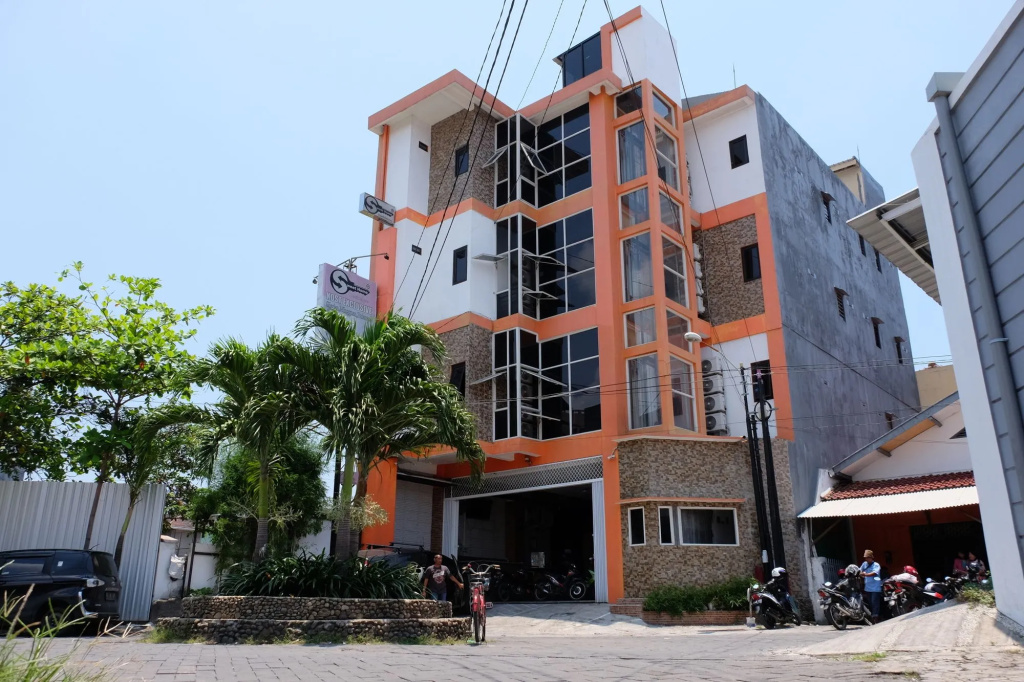OYO 1251 Residence 8