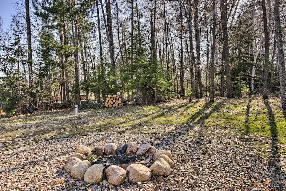 Breezy Point Cabin w/ Fire Pit - Walk to Lake — фото 4