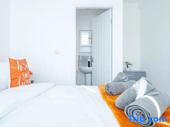 4BR 3BA Wigan Home | Long Stays Welcome