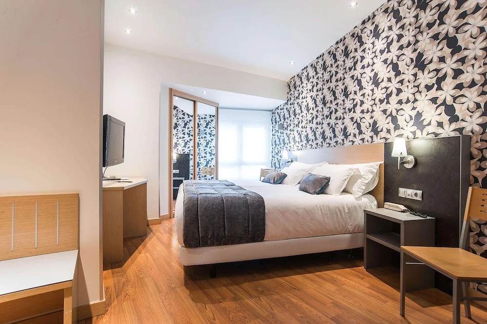 Classic Double room (full double bed)