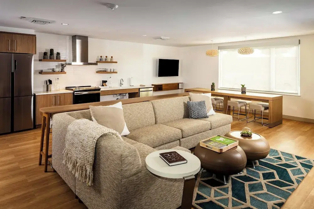 4 Bedrooms Studio
