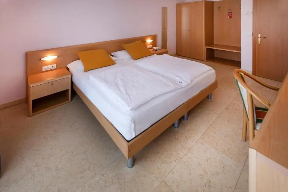 Standard Double room (full double bed)