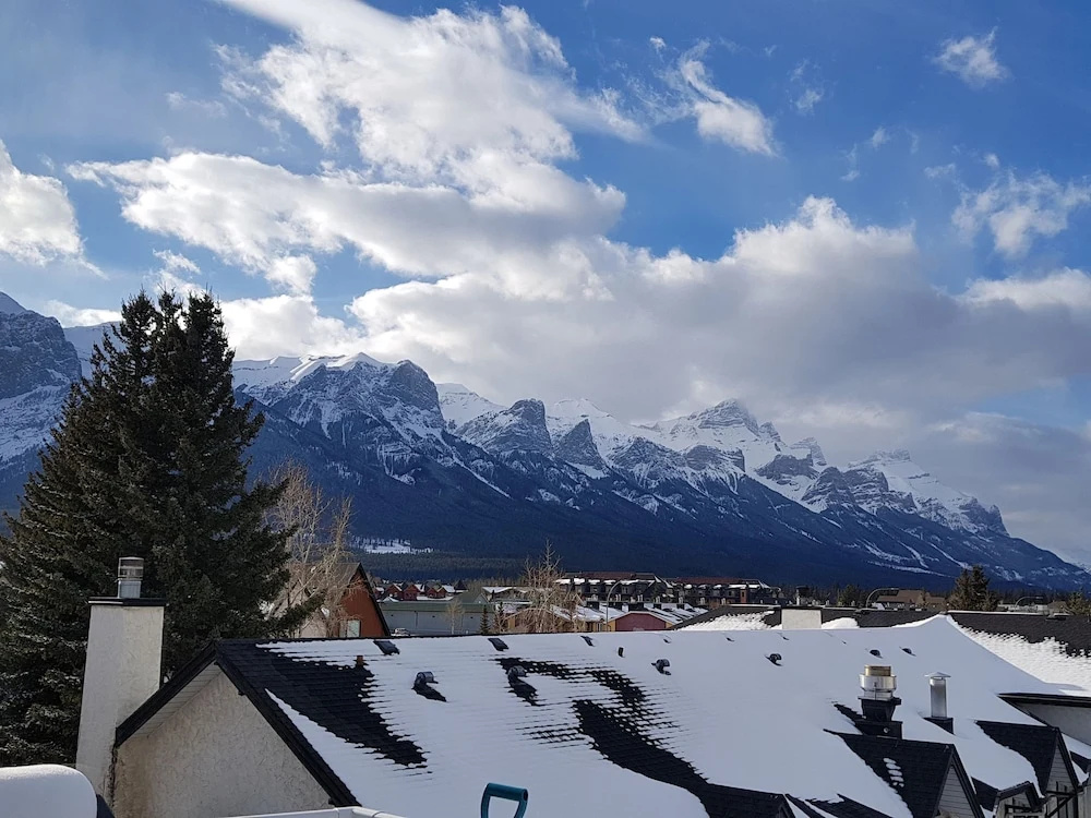 2 Bedrooms Luxury Penthouse room with balcony and with mountain view