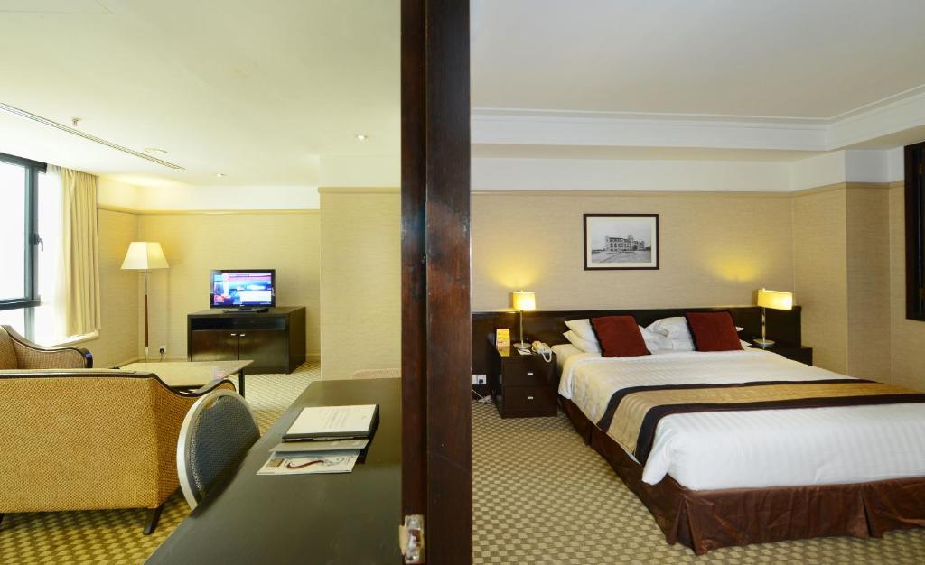 Pacific Regency Hotel Suites