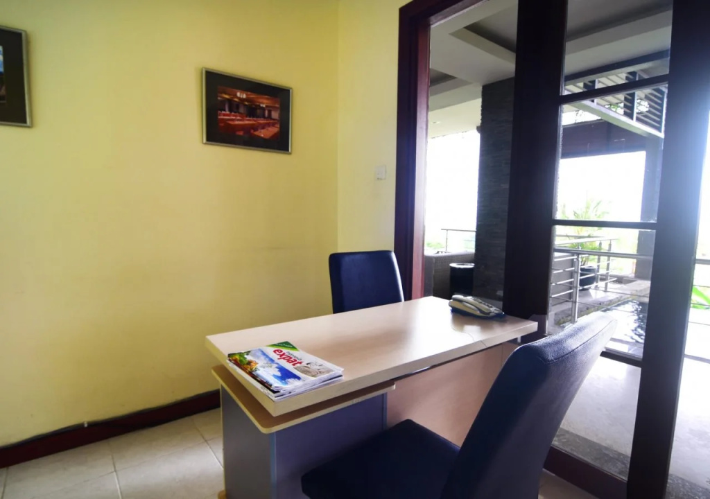 Lobby & Reception