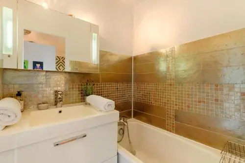 Splendide appartement sur la Place aux Huiles - Air Rental