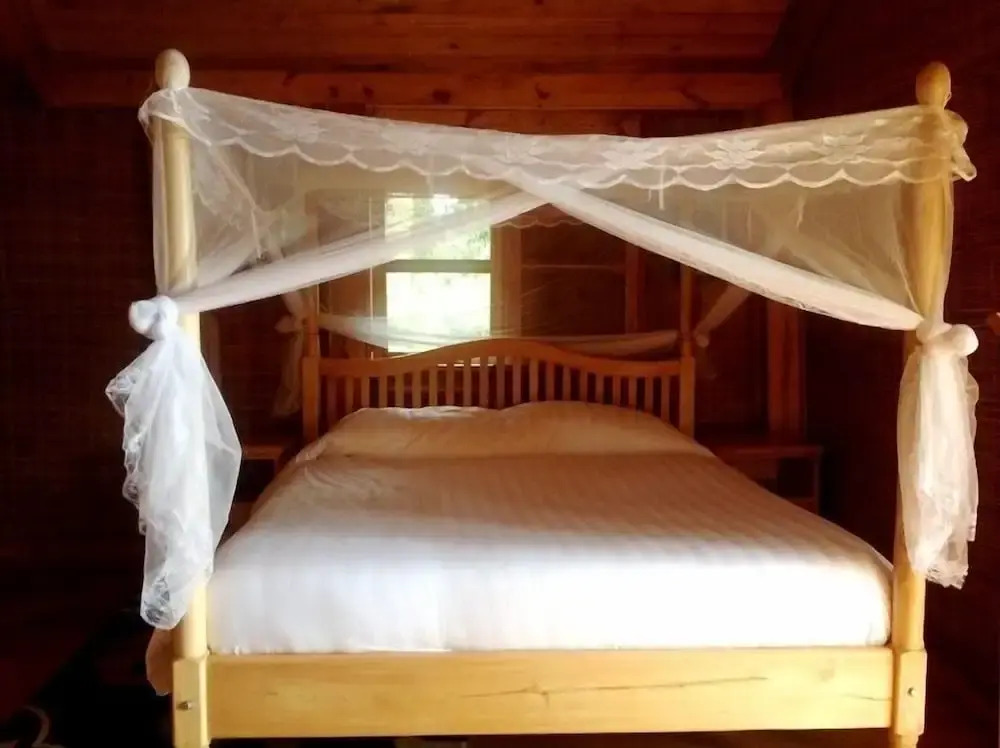 Deluxe Double Cottage with balcony and with lake view full double bed