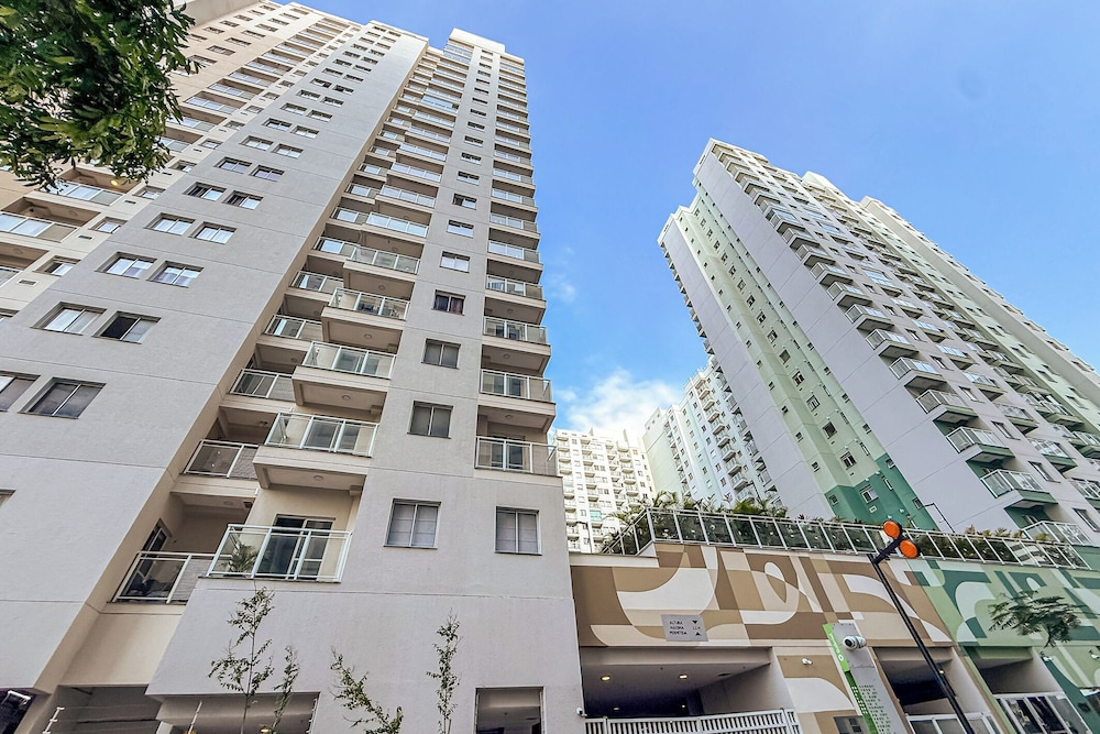Moderno com AC piscina e academia