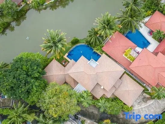*4BR Villa • Pool Paradise • 700m to Beach V131