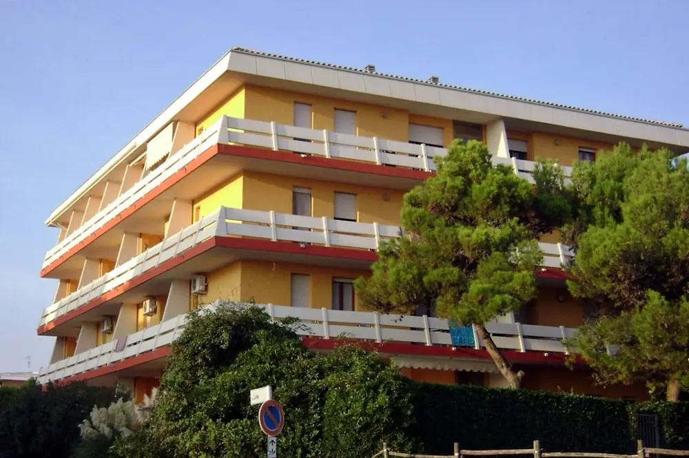 Bright Flat Next to the Beach-beahost