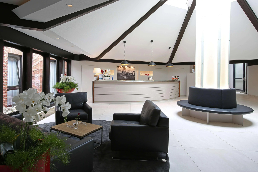 Lobby & Reception