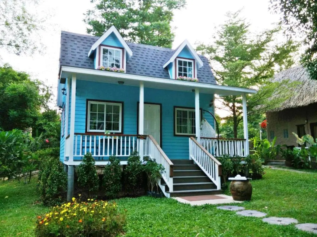 Bungalow with river view